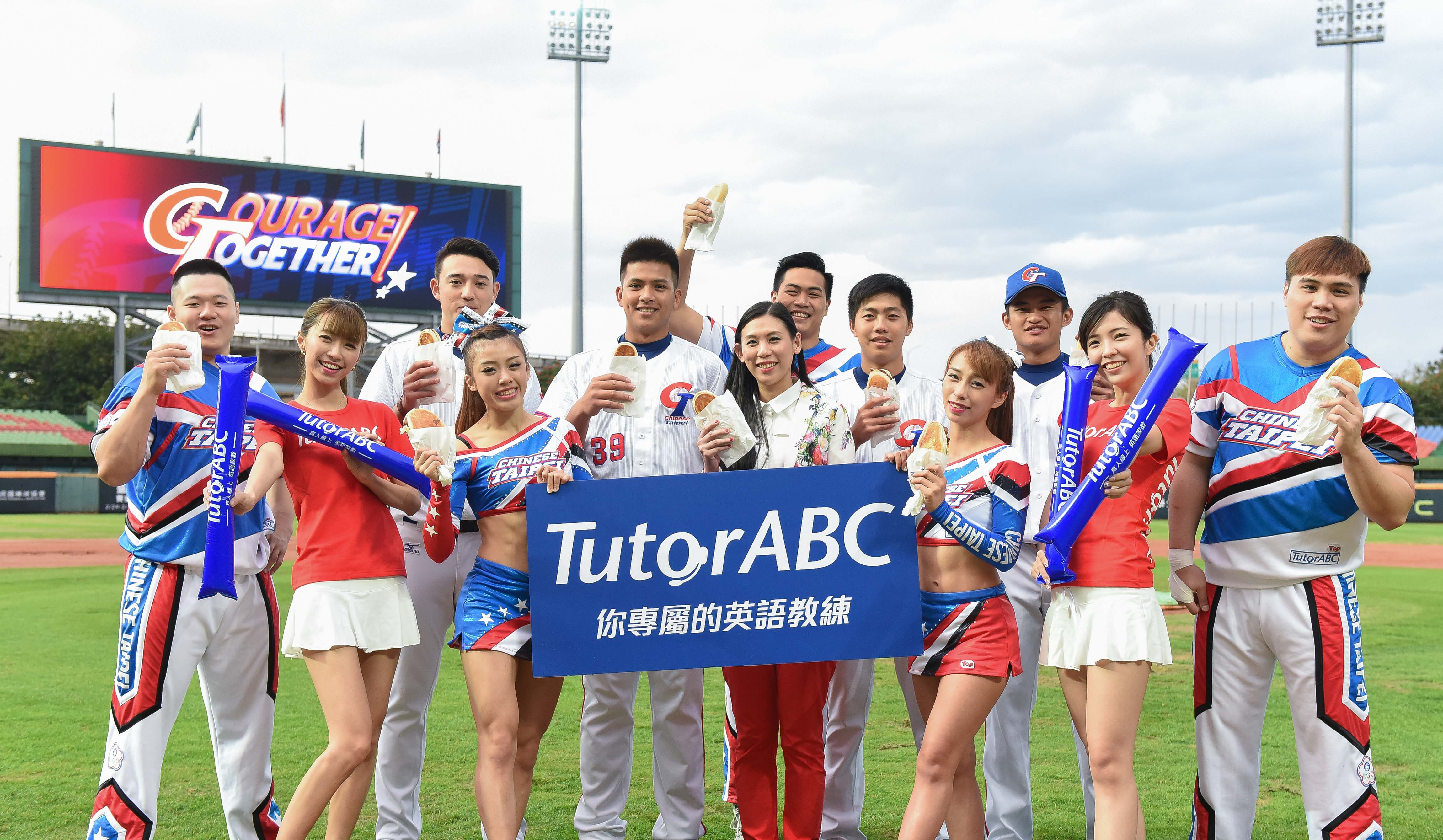 中華隊最強後盾 TutorABC邀請啦啦隊極限開球 台灣啦啦隊超「高」難度開球 大平台翻轉空拋開球 現場驚呼連連