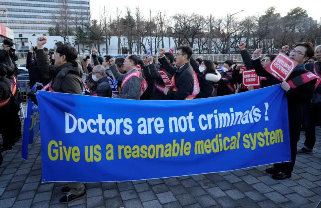 五分鐘英語-醫療挑戰：從韓國醫生罷工到台灣經驗的見解Healthcare Challenges: Insights from the South Korean Doctors’ Strike and Taiwan’s Experience